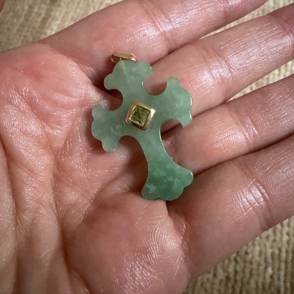 Green Jade Cross Pendant with Peridot - Picture 3 of 3